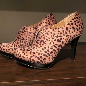 NWT Sz 7.5 Leopard print faux fur bootie